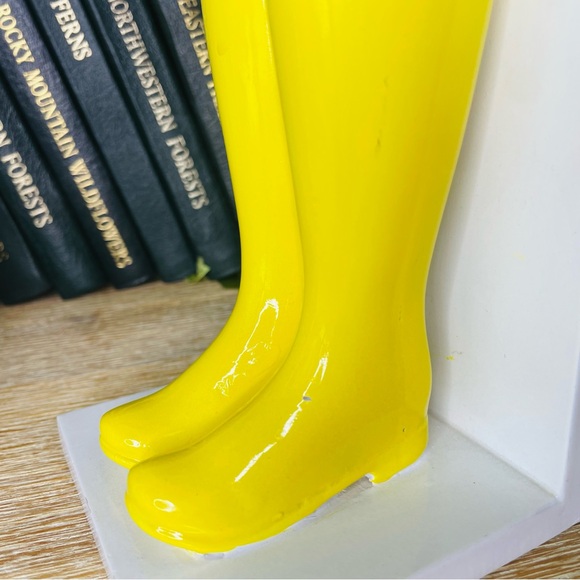 Yellow rain boot book end pair whimsical unique table decor book shelf statues - Picture 12 of 14